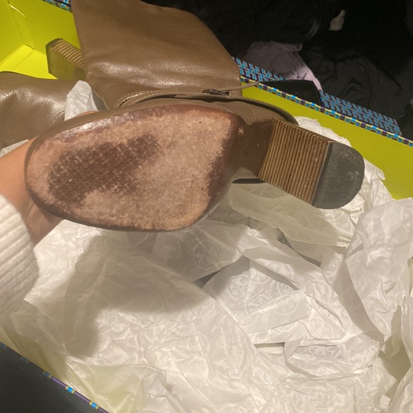 Tory Burch - Picture 2 of 4